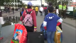 Miles de venezolanos cruzan la frontera con Colombia.mp4