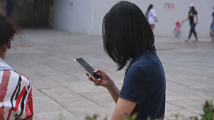 05. Prohibido acceder a Internet por la noche (02-08-23, AFP)
