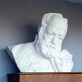 Patrimoine de mon lycée : Buste de V Hugo de Jean Boucher au lycée Sévigné