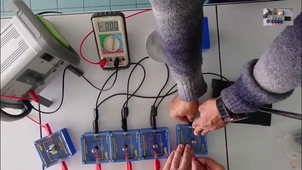 Expérience de court-circuit de la laine de fer.mp4