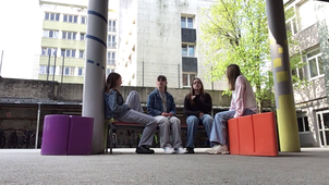 4A_Coup de jeune en librairie 2025 : Julia, Louisa, Inès et Maelia présentent le roman le Théorème du Kiwi