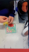 F et G manipulent un puzzle.mp4