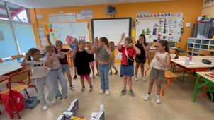 Dai Dai Impro Choré dans la classe.MOV