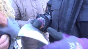 45211-barbara-explique-comment-les-petales-des-lotus-sont-fabriques_1080.mp4