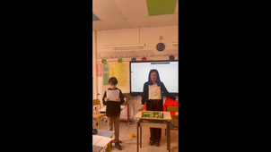 Les élèves des cours EILE racontent une histoire en maternelle