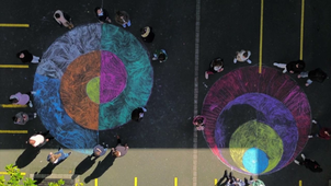 Art éphémère et géométrie dans la cour